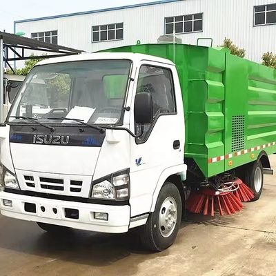 شاحنة مسح الطريق ISUZU 6cbm ، شاحنة مثبتة على شاحنة مسح الطريق يورو 5 4x2